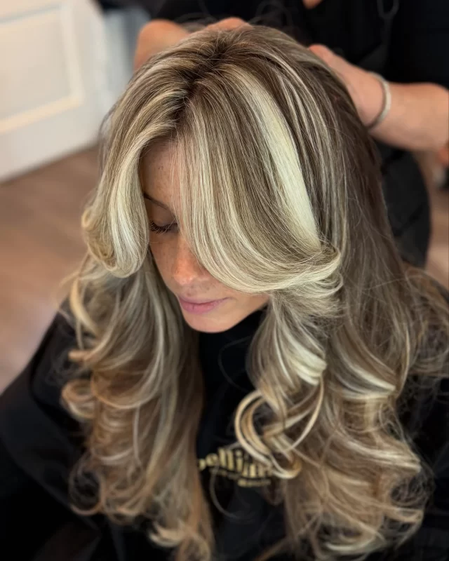 The finished look from our last reel!  Fresh color, blended highlights, and a bouncy blowout — styled to perfection. Soft, bright, and full of movement — just how we like it.  #BellizimaBlowOutBar #BernardsvilleNJ #HairColor #Blowout #HairSalonBernardsville #FreshColor #HealthyHair